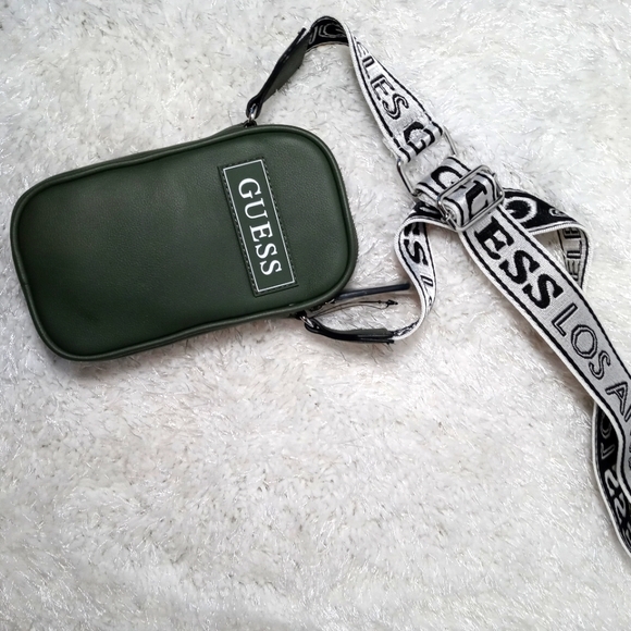 GUESS CROSSBODY SPORTS BAG - Picture 2 of 4